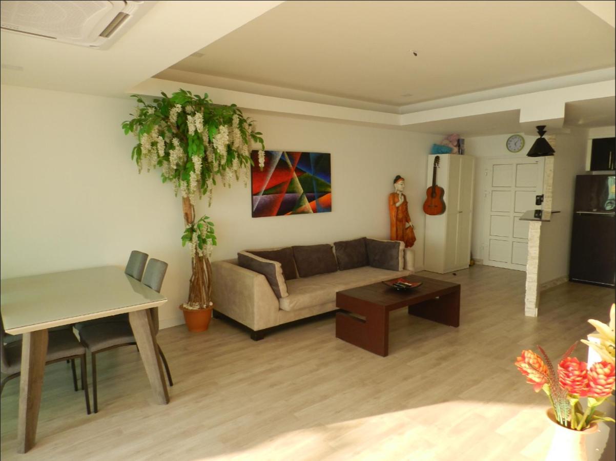 Jomtien Plaza Condotel Esterno foto