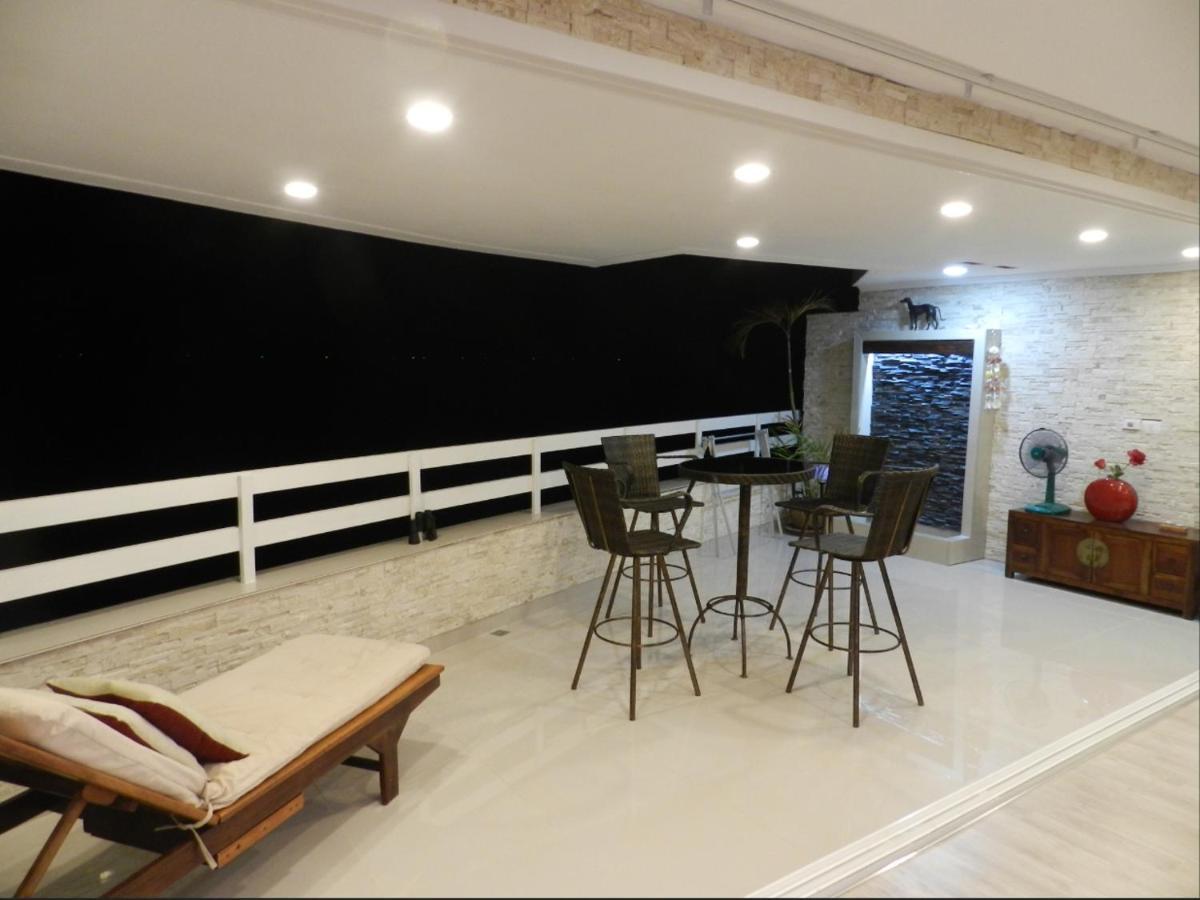 Jomtien Plaza Condotel Esterno foto