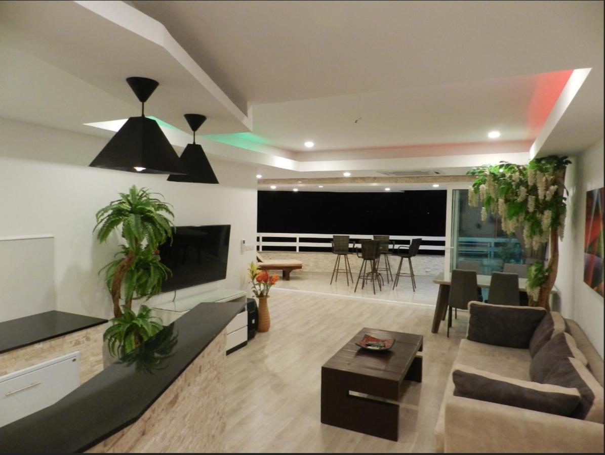 Jomtien Plaza Condotel Esterno foto
