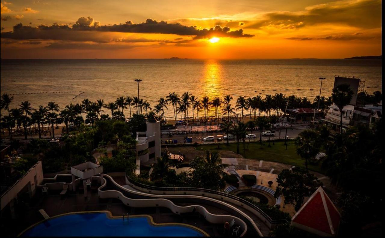 Jomtien Plaza Condotel Esterno foto