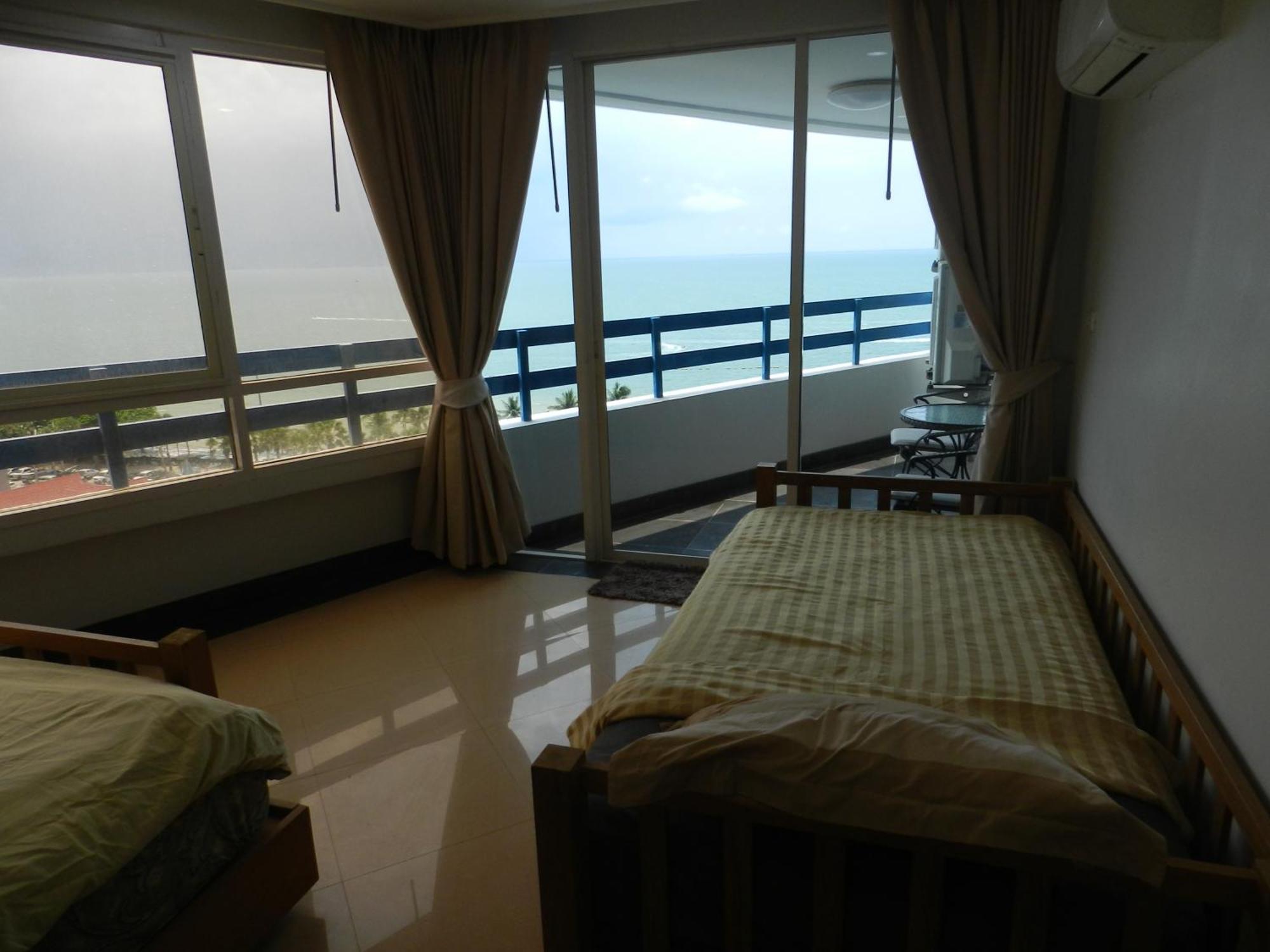 Jomtien Plaza Condotel Esterno foto