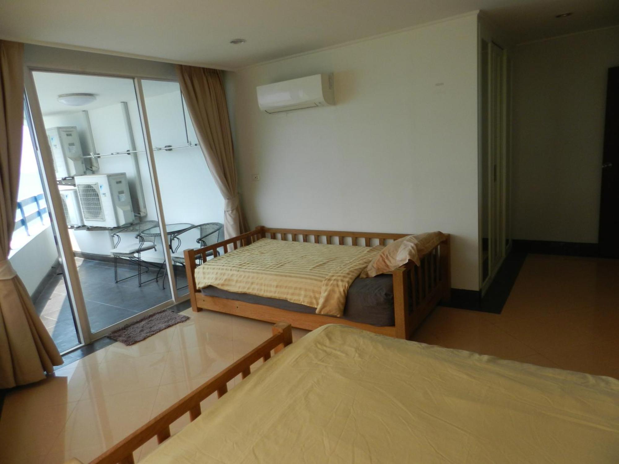 Jomtien Plaza Condotel Esterno foto