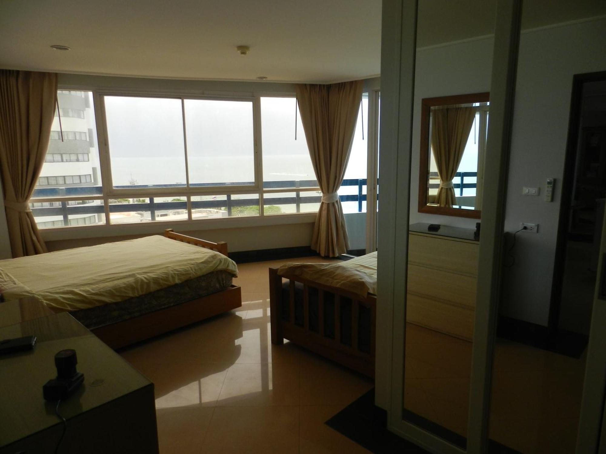 Jomtien Plaza Condotel Esterno foto