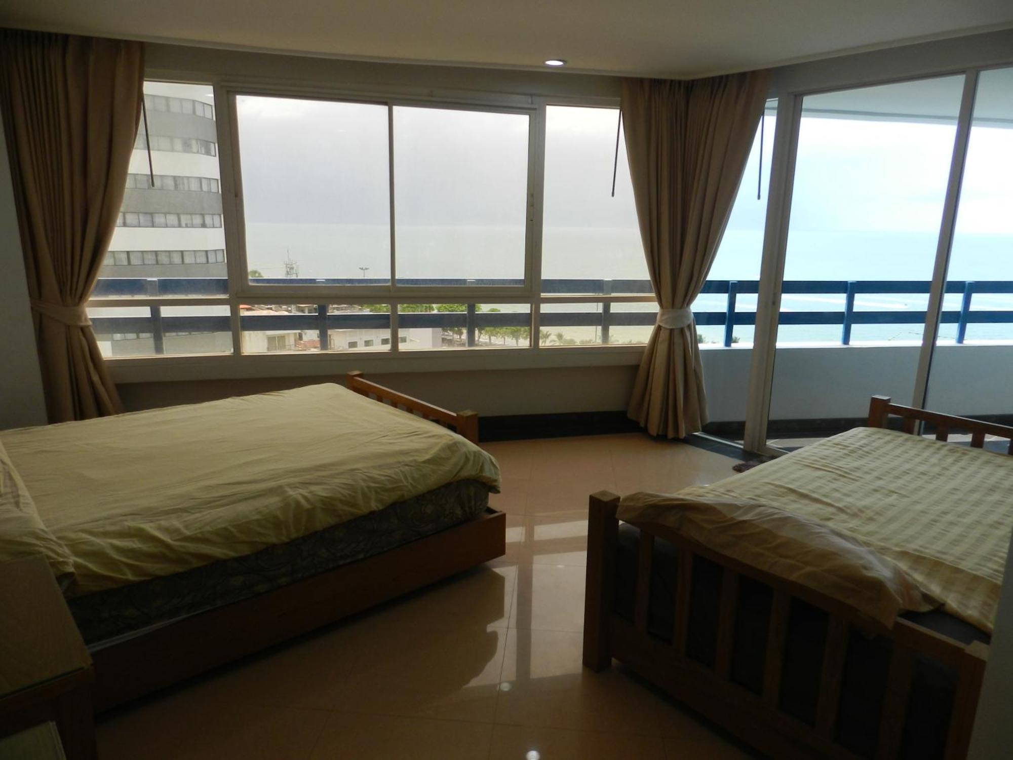 Jomtien Plaza Condotel Esterno foto