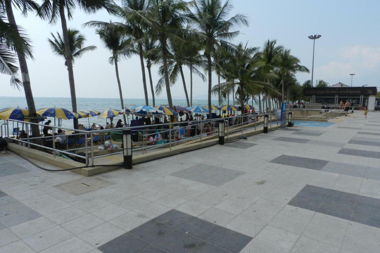 Jomtien Plaza Condotel Esterno foto